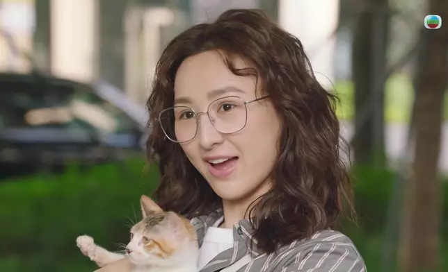 高海寧的年輕版由鍾柔美飾演。