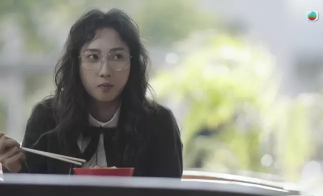 高海寧的年輕版由鍾柔美飾演。