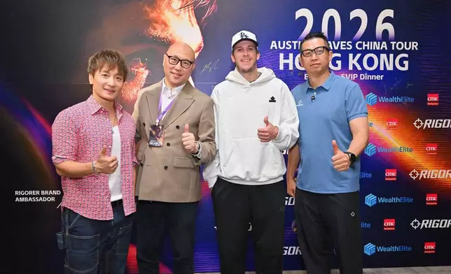 方力申與活動主辦人Wealth Elite資深區域總監Allen Chen、NBA籃球名將里夫斯及准者體育創辦人林晨耀惺惺相惜開心合照。