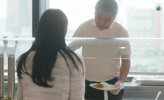 郭柏妍嗌「少飯多汁」及「多啲多啲」，然後忍唔住奸笑。