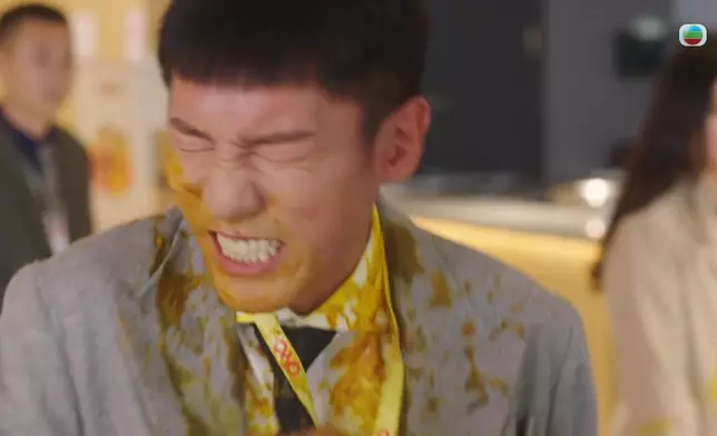張頴康痛苦表情包。