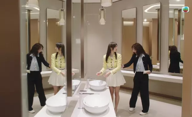 游游的少女打扮很晒清純。