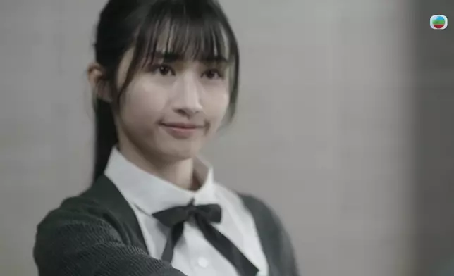 曹銦玲演學生零違和感。