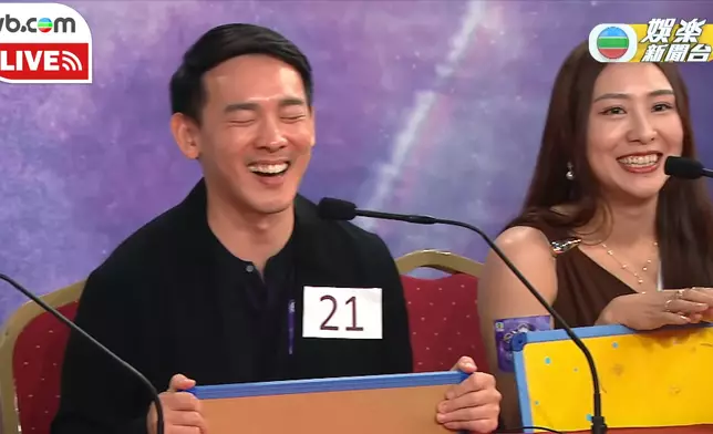 何汝霆除咗估算能力強，佢嘅招牌開心笑容亦是焦點之一。