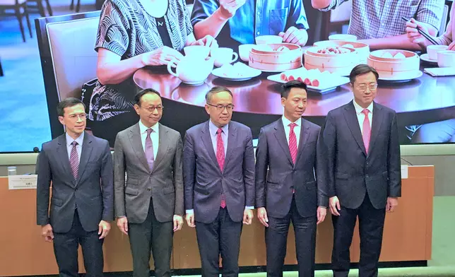 新一批銀色債券發行記者會。巴士的報記者攝
