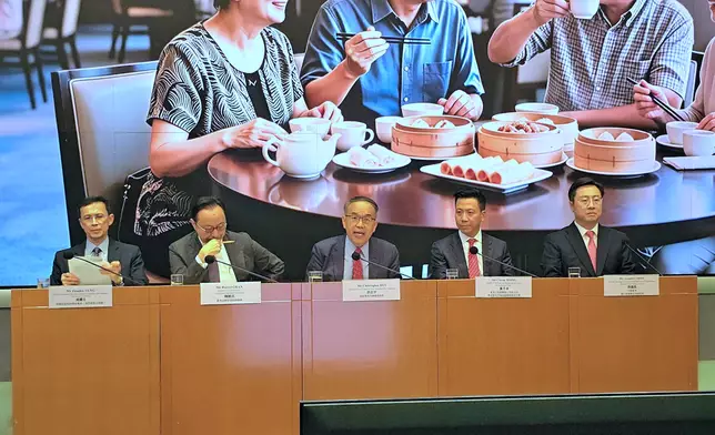 新一批銀色債券發行記者會。巴士的報記者攝