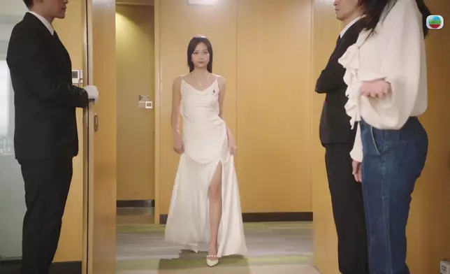游游呢個公主Model Look，都係尋晚其中一個亮點。