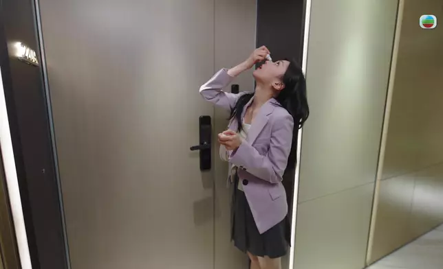 佢哋兩個都蓄勢待發咁嘅款真係好好笑。