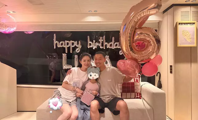 張馨月微博圖片