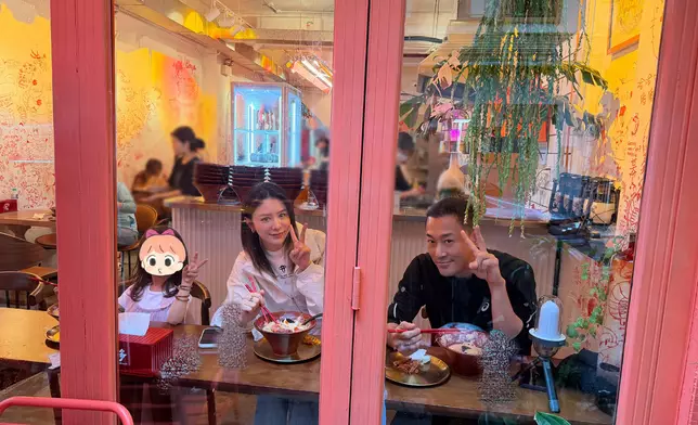 張馨月微博圖片