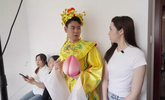 酒店設有24小時網上祈福服務。