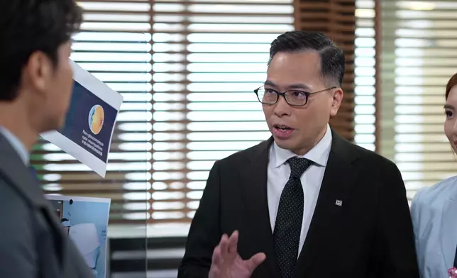 港大醫學院眼科學系臨床教授梁啟信教授。