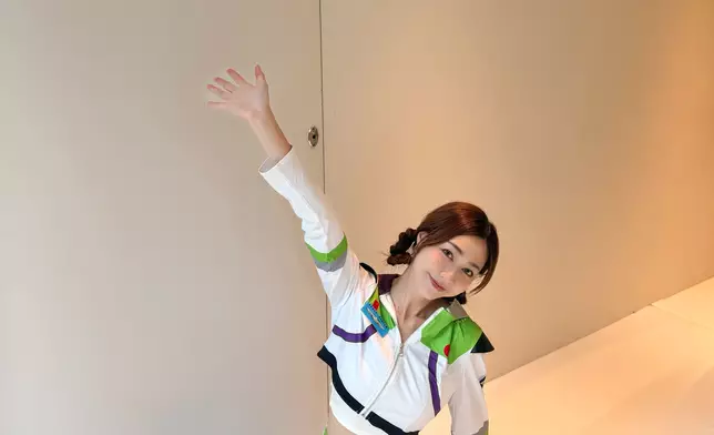 黃嘉雯化身「最索巴斯光年」！
