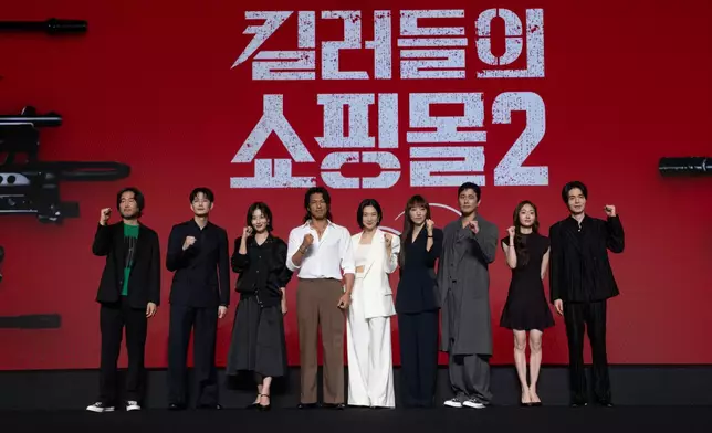 李棟旭對同劇演員更是照顧有加。Disney+資料圖片