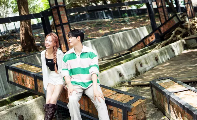 Archie邀盧映彤（Skylar）首度擔正MV女主角，演繹「朋友以上，戀人未滿」曖昧關係。