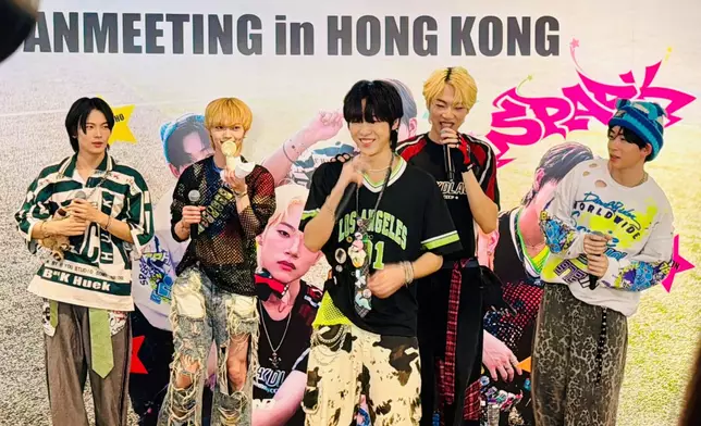 5名成員出道僅9日即襲港開騷。