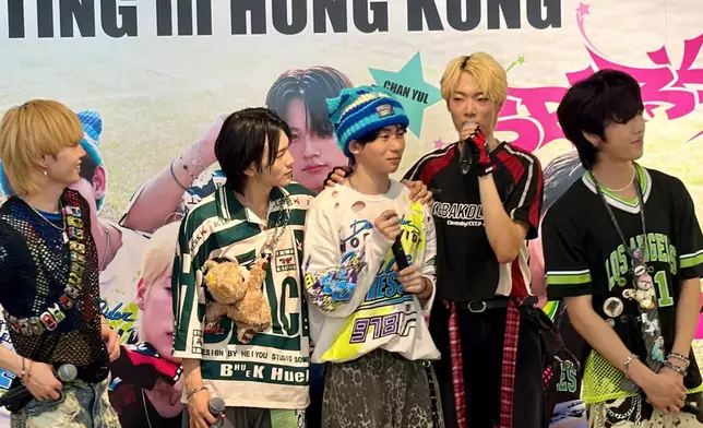 （左至右）玲Rei、攢燏Chan Yul、永浩Yeong Ho、周玹Ju Hyun、振源Jin Won。