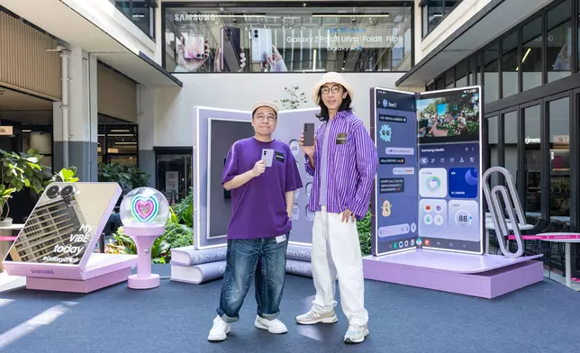 農夫表示是Galaxy Fold系列「老粉」，大讚全新Z系列功能齊備又流暢。