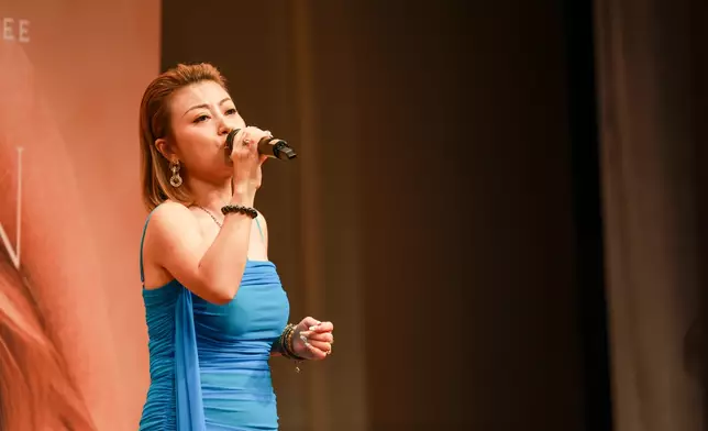 李佳