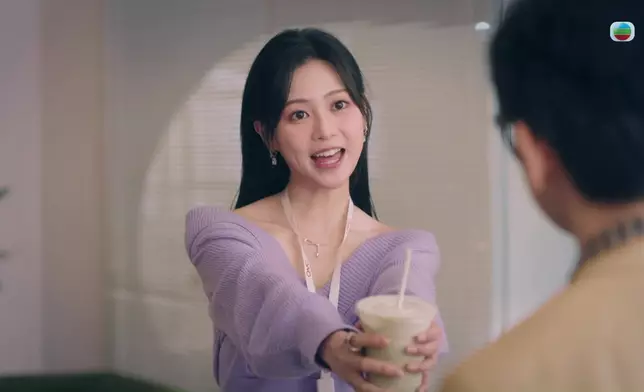 郭柏妍於劇中不停換裝。