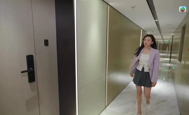 郭柏妍於劇中不停換裝。