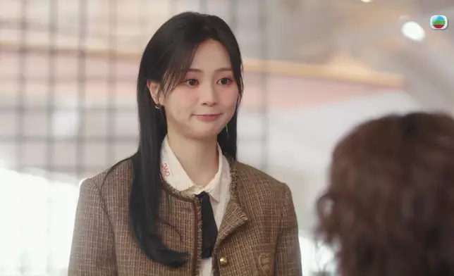 郭柏妍於劇中不停換裝。