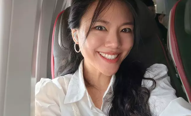 早前她因唱《痛愛》被評審批「灑狗血」，遭網民攻擊厚唇似「孖膶腸」。