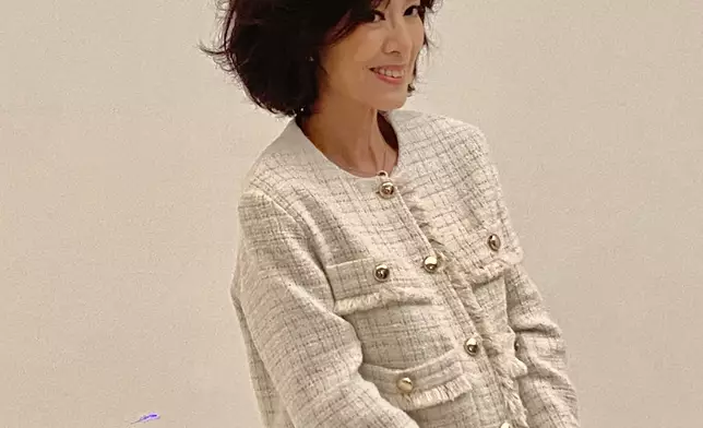 實力派演員米雪一人分飾兩角，穿梭古今飾演古代大梁國女皇及現代母親華姐。