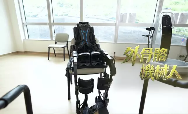 香港中醫醫院老人科專科醫生林騁兵醫生，介紹「外骨骼機械人」。