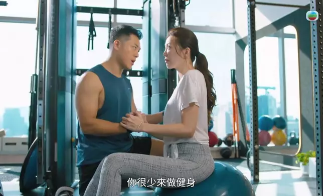 Leo自由切換於「土味情深」與「忽然認真」之間，唔知有冇人見到佢咁而覺得佢似IQ博士？
