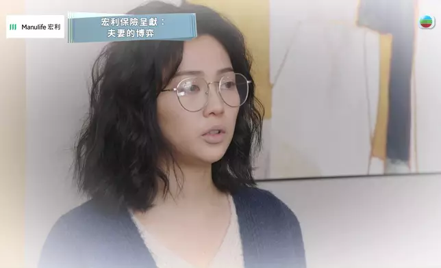 郭柏妍呢個Look烏wear得嚟好虛弱，好有戲。