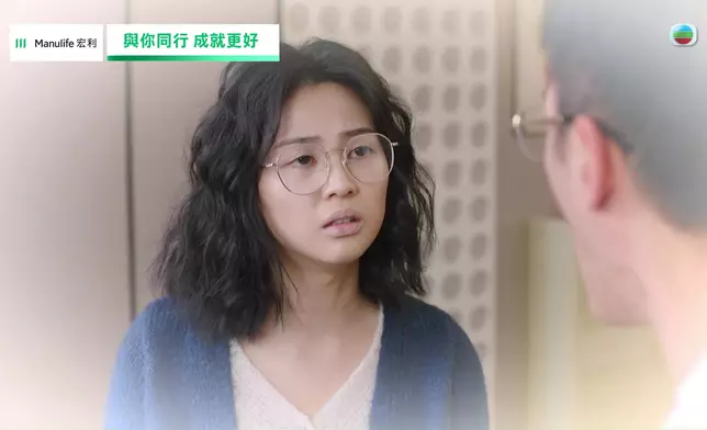 郭柏妍呢個Look烏wear得嚟好虛弱，好有戲。