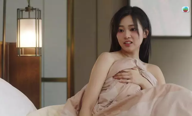 佢去番綠茶身份時，完全係另一個Feel同Energy，難怪網民個個都讚佢做得好好。