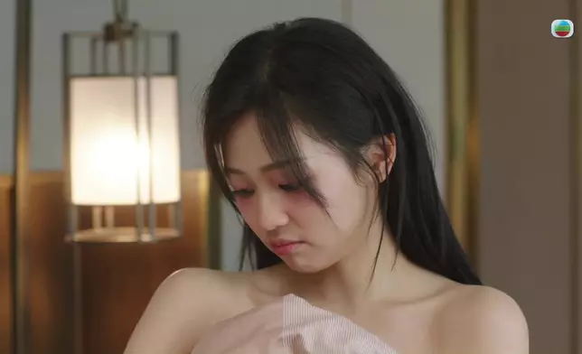 佢去番綠茶身份時，完全係另一個Feel同Energy，難怪網民個個都讚佢做得好好。