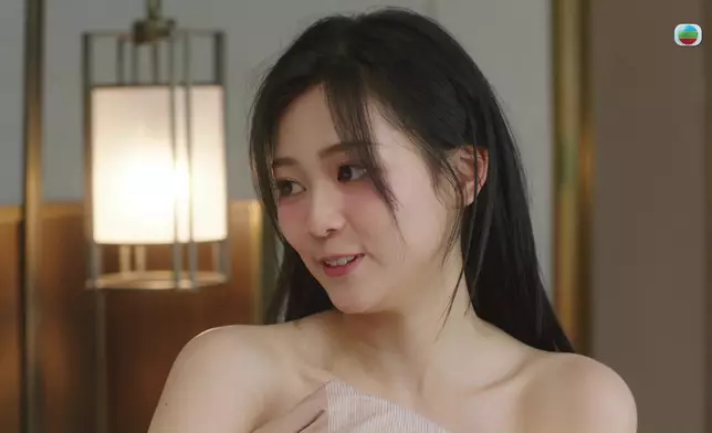佢去番綠茶身份時，完全係另一個Feel同Energy，難怪網民個個都讚佢做得好好。