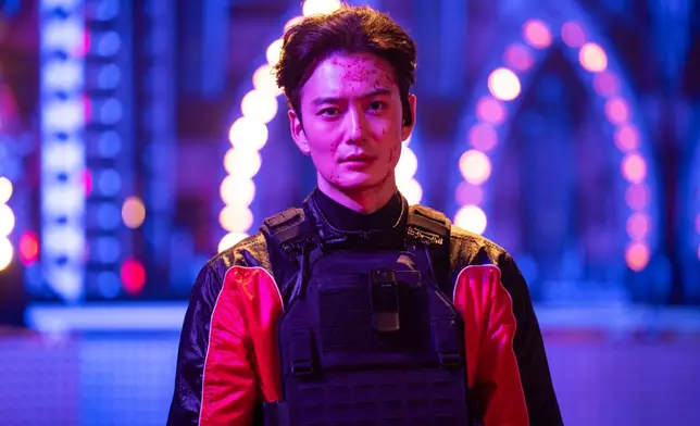 岡田將生打破「鹽系男神」形象成「最帥反派」。Disney+提供圖片