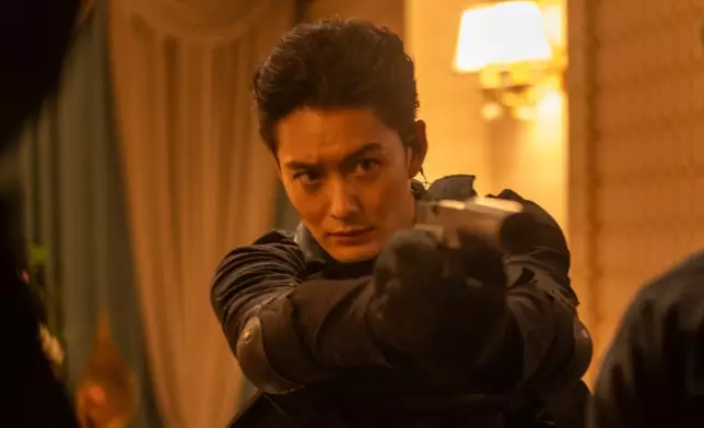 岡田將生飾演巴比倫東亞支部的冷酷傭兵J。Disney+提供圖片