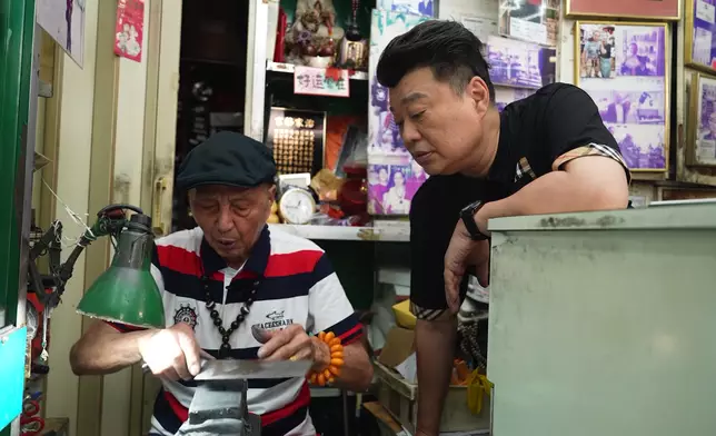 華叔向祥師兄講解磨刀心得。