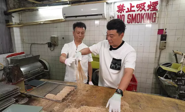 祥師兄跟Gary學「執麵」。