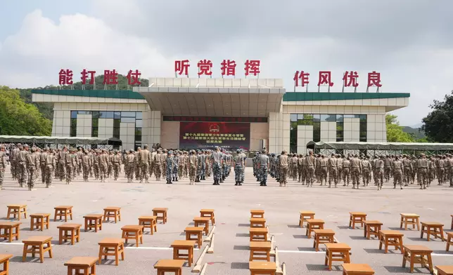 第十九屆香港青少年軍事夏令營暨第十三屆香港大學生軍事生活體驗營星期日（8月16日）舉行結業典禮。巴士的報記者攝