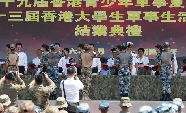 第十九屆香港青少年軍事夏令營暨第十三屆香港大學生軍事生活體驗營星期日（8月16日）舉行結業典禮。巴士的報記者攝