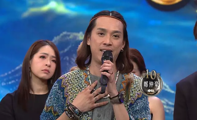 仲豪笑着離開舞台。