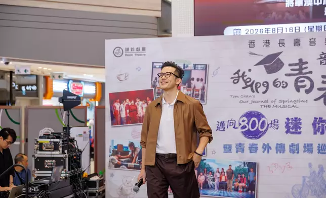 沈震軒演唱《我們都是這樣長大的》。