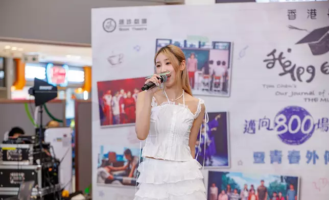 詹天文演唱劇目《Nancy戀嗡Show》中的歌曲《隆重登場》。