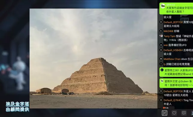 「外星顧問」Stan遊歷埃及金字塔。