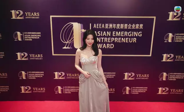 Hera八大造型，全部都好Sharp，好高貴。