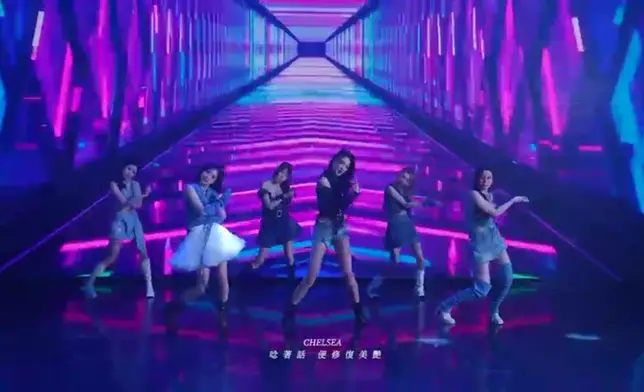 團舞有唔少身體波浪扭動動作。