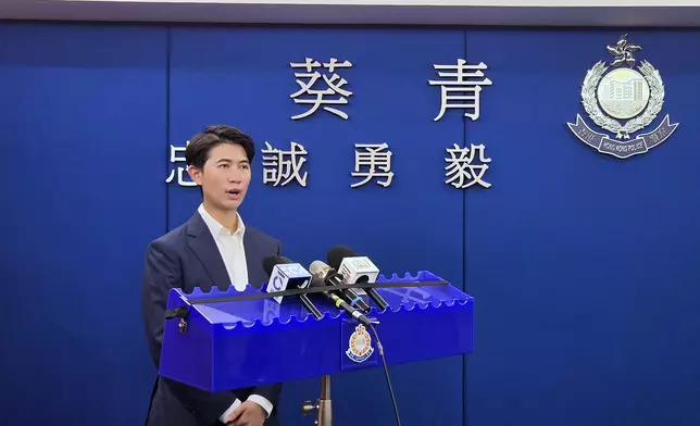 警方葵青警區重案組第二隊高級督察邵頌昕會見傳媒。