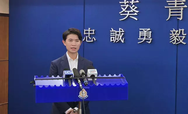 警方葵青警區重案組第二隊高級督察邵頌昕會見傳媒。