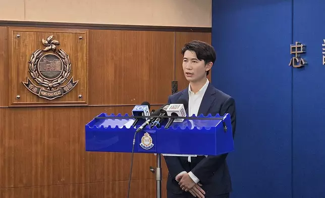 警方葵青警區重案組第二隊高級督察邵頌昕會見傳媒。